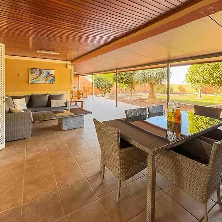 Residencial La Pineda & Anet * 아데제