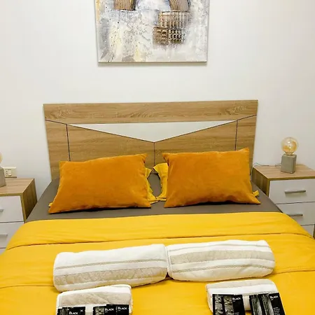 Residencial La Pineda & Anet 아파트 아데제