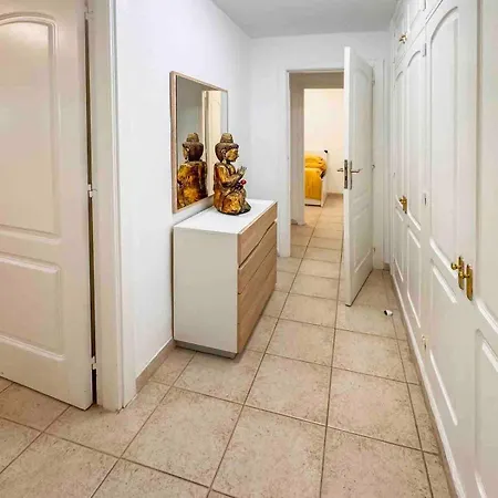 Residencial La Pineda & Anet 아파트 아데제