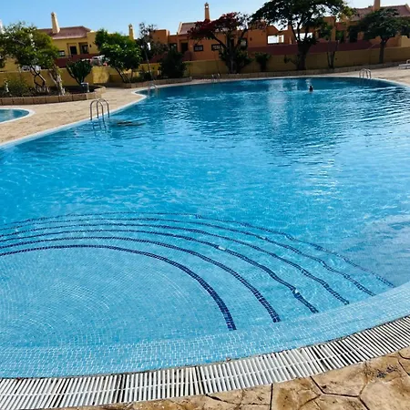 Residencial La Pineda & Anet 아데제