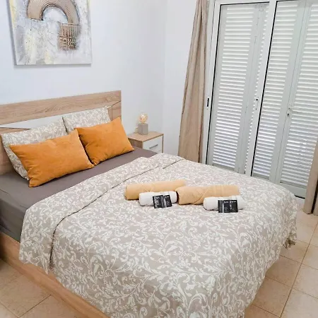 Apartman Residencial La Pineda & Anet