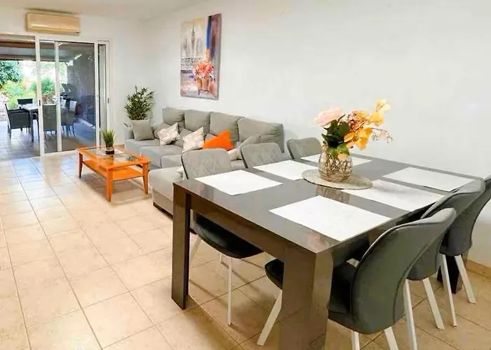 Residencial La Pineda & Anet Apartman *