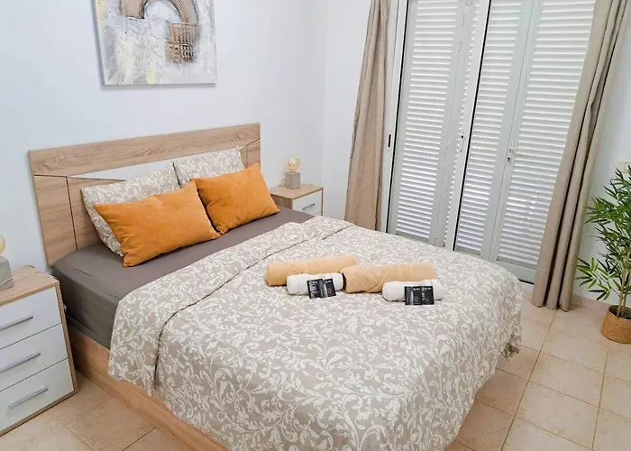 Apartman Residencial La Pineda & Anet